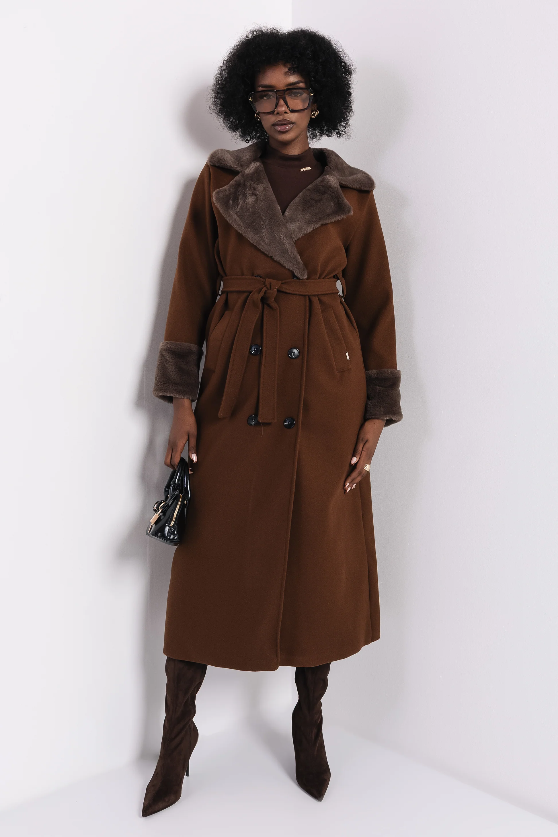 AMNESIA Foma szőrös galléros kabát/csokoládé